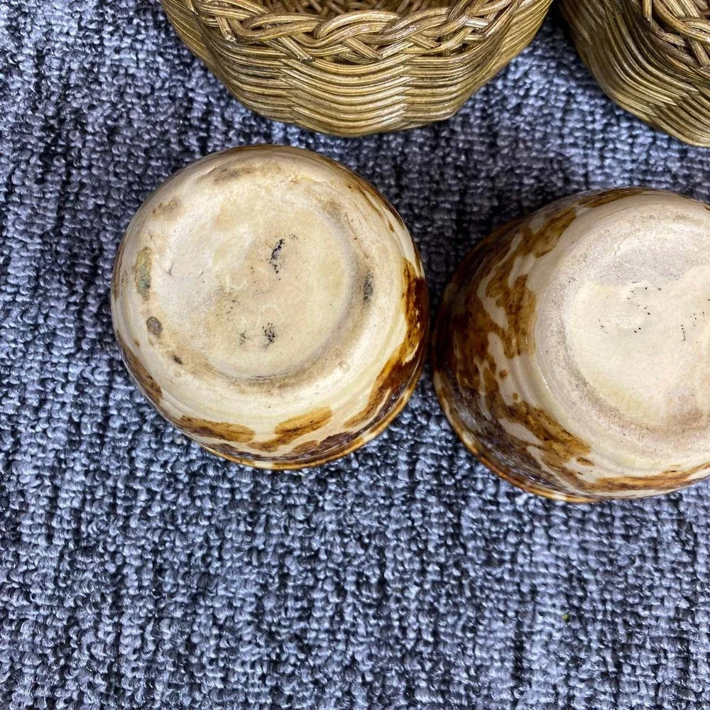 Unbranded sponge pottery